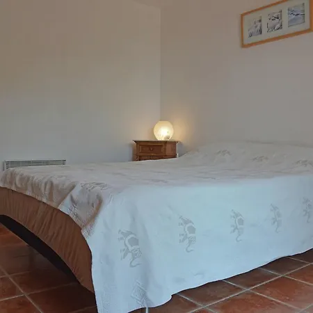 Villa Modern With Swimming Pool In